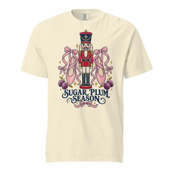 معاينة رقمية لقطعة Sugar Plum Season Garment-Dyed Tee · عاجي